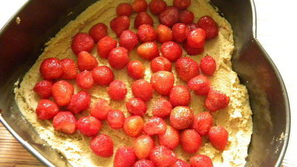 тарт из печенья с нежной начинкой из клубники