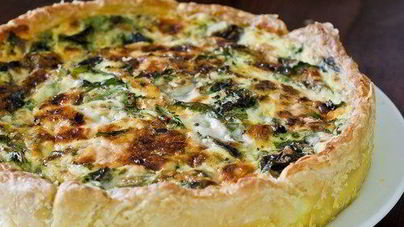 Тарт с черемшой, беконом и рикоттой