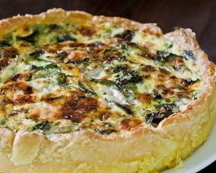 Тарт с черемшой, беконом и рикоттой