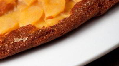 Тарт с карамелизованными яблоками