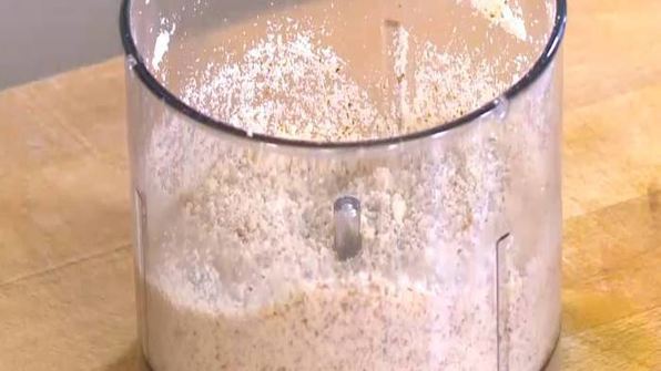 тарт с малиной и кедровыми орешками