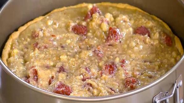 тарт с малиной и кедровыми орешками