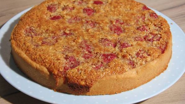 тарт с малиной и кедровыми орешками