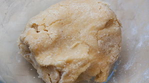 тарт с малиной и розмариновым кремом