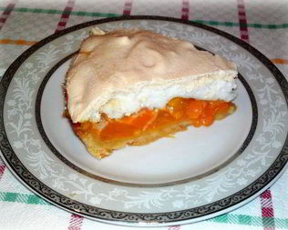 Тарт с манго и меренгой