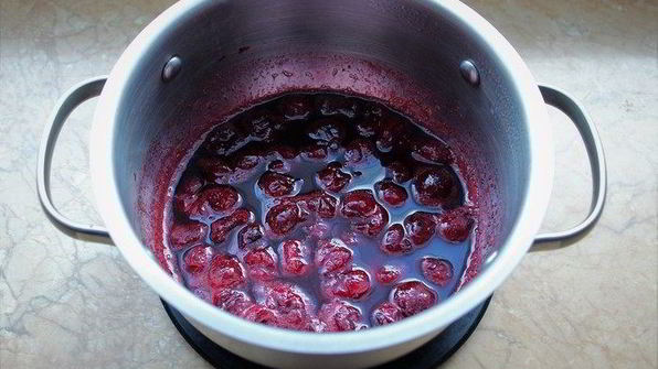 тарт с вишней и грецкими орехами