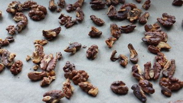 тарт с вишней и грецкими орехами