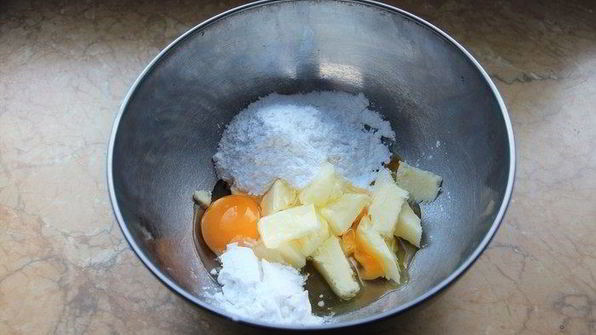 тарт с вишней и грецкими орехами