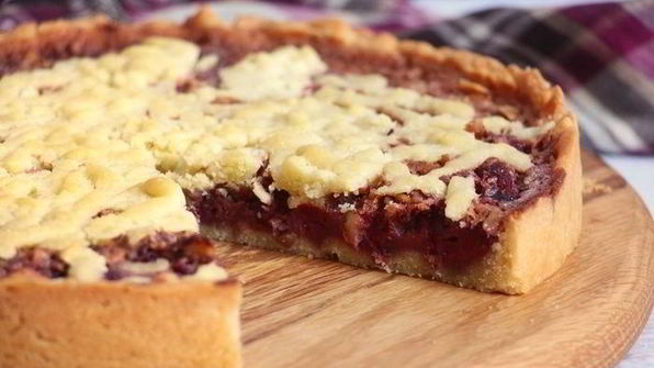 тарт с вишней и грецкими орехами