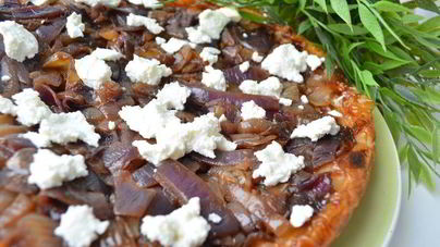 Тарт-татен с луковым ассорти