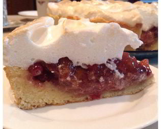 Яблочно-клюквенный тарт с меренгой