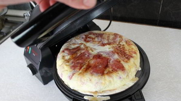 тортилья де пататас с беконом и зеленью