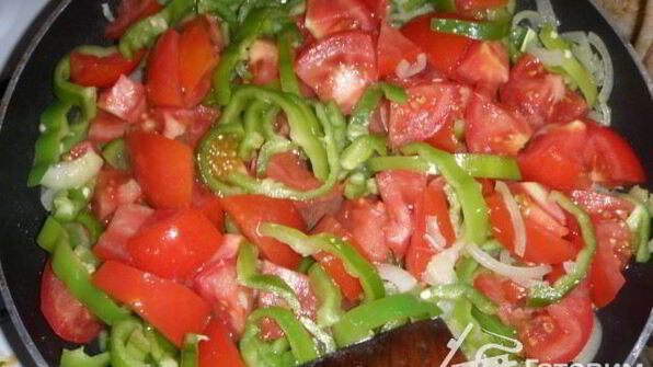 тушеные помидоры с перцем рамон