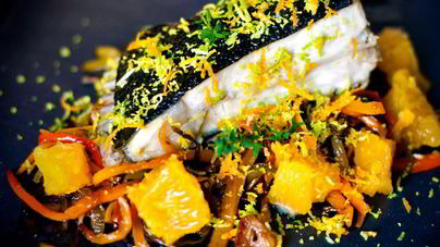 Тюрбо, запеченная в духовке, с перцами и апельсинами