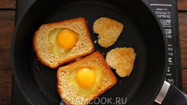 яичница в хлебе