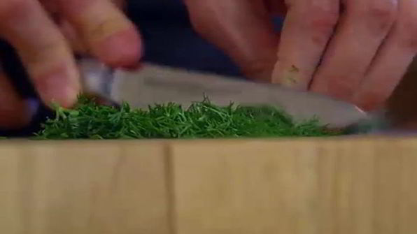 яйца с беконом, запеченные в помидорах