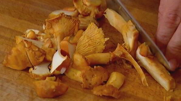 яйца, запеченные с грибами и картофелем