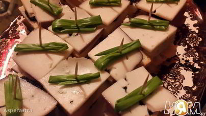 Закуска из козьего сыра и икры