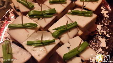 Закуска из козьего сыра и икры