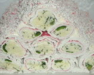 Закуска из крабовых палочек, фаршированных сыром