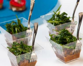 Закуска из куриной печени с рукколой