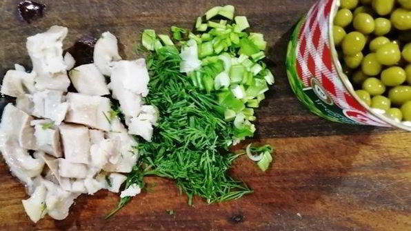 закуска из зеленого горошка и сельди