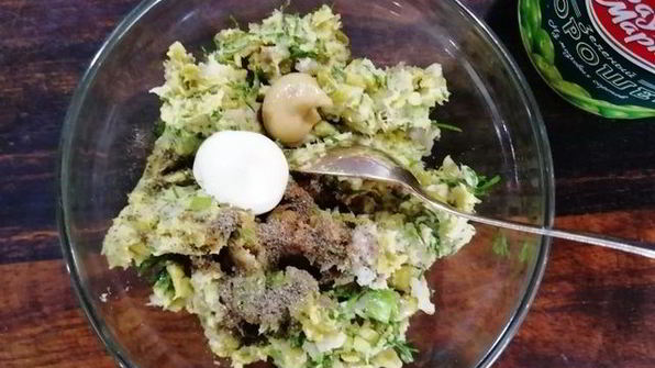 закуска из зеленого горошка и сельди