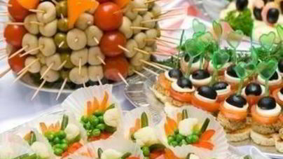 Закуска на шпажках