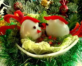 Закуска Петушки из яиц